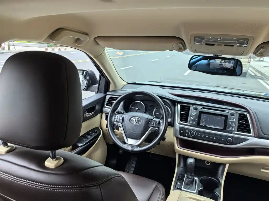 TOYOTA HIGHLANDER 2015