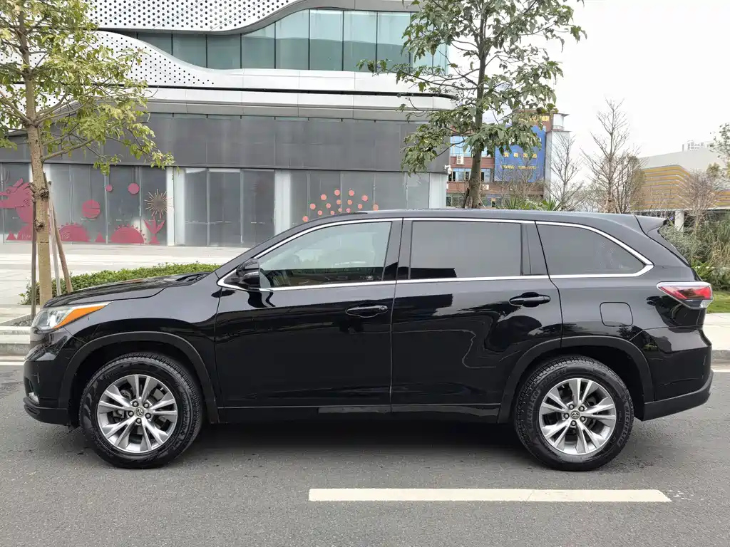 TOYOTA HIGHLANDER 2015