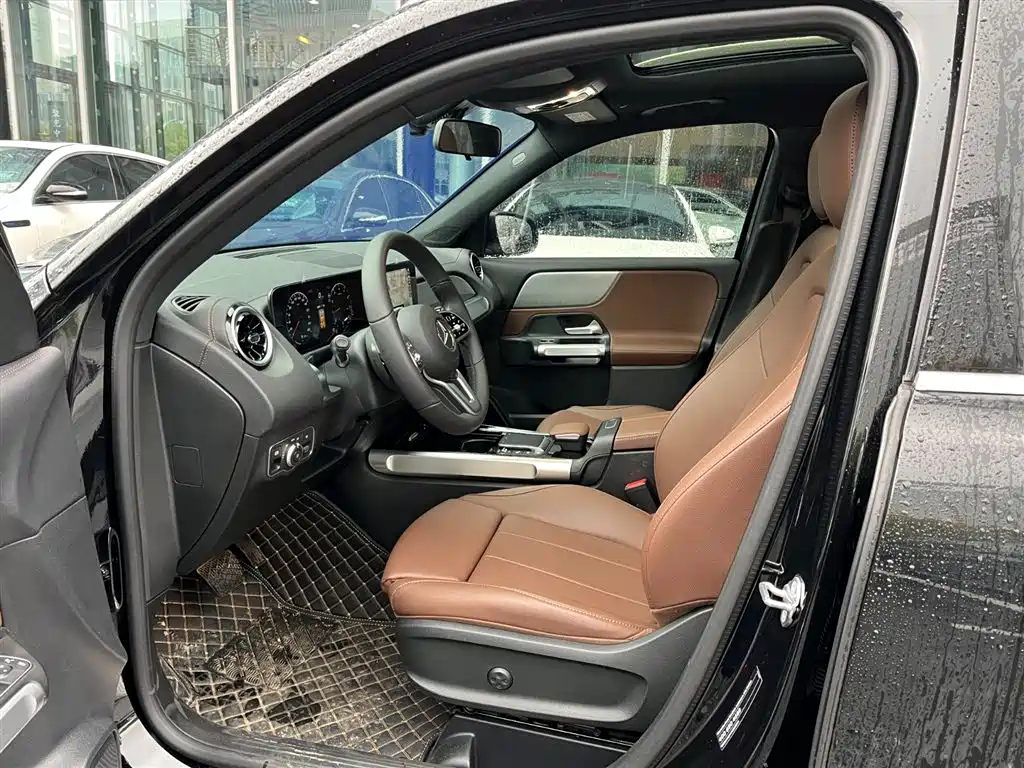 MERCEDES BENZ GLB 2023