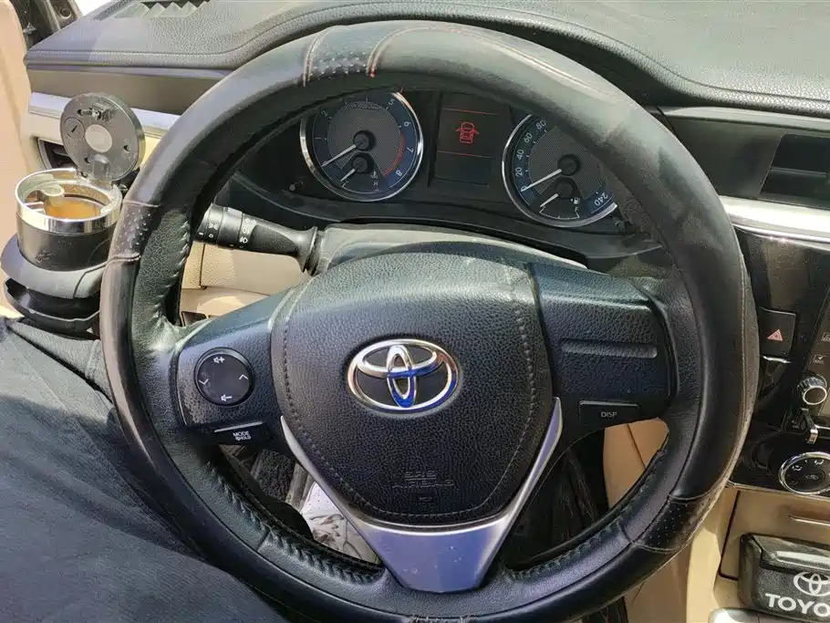 TOYOTA COROLLA 2015