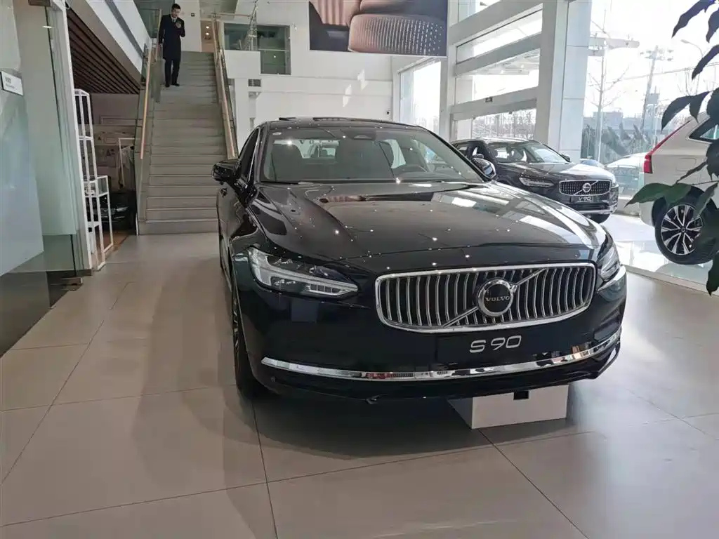 VOLVO S90 2023