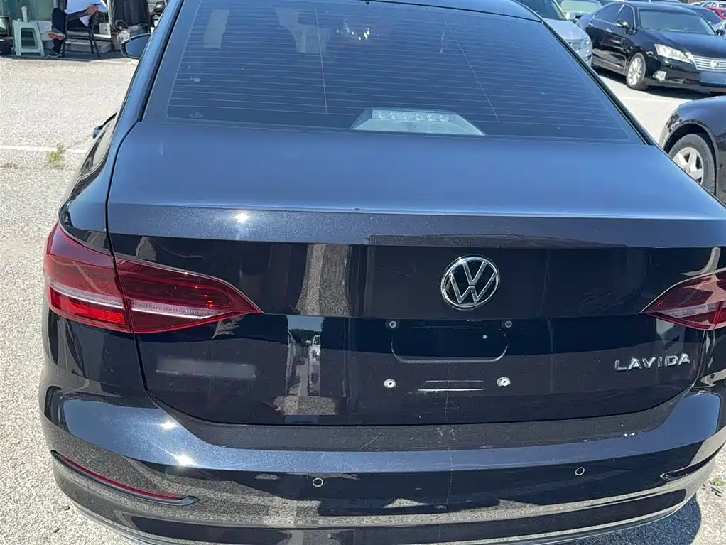 VOLKSWAGEN LAVIDA 2021