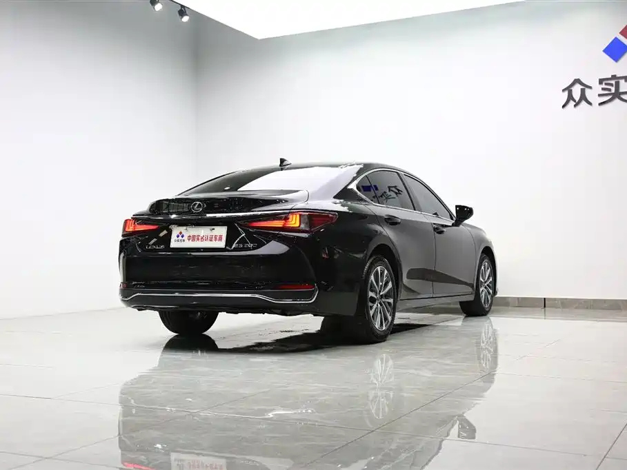 LEXUS ES 2023