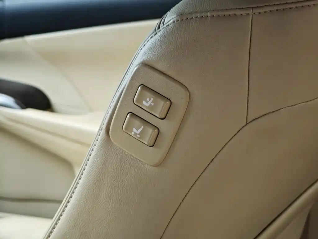 TOYOTA CAMRY 2016