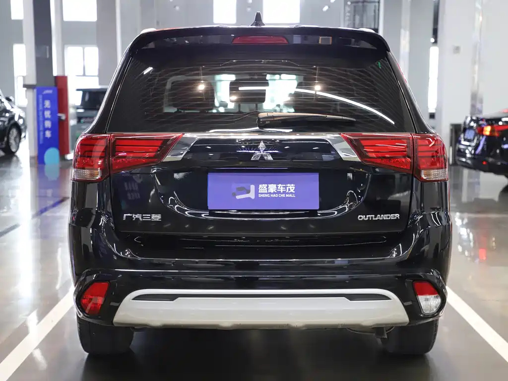 MITSUBISHI OUTLANDER 2023