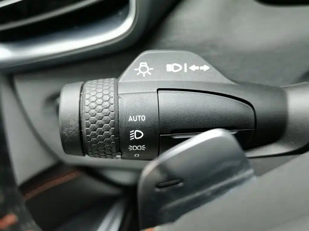 LYNK&CO 03 2020