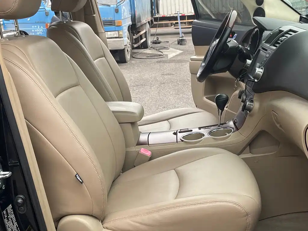 TOYOTA HIGHLANDER 2011