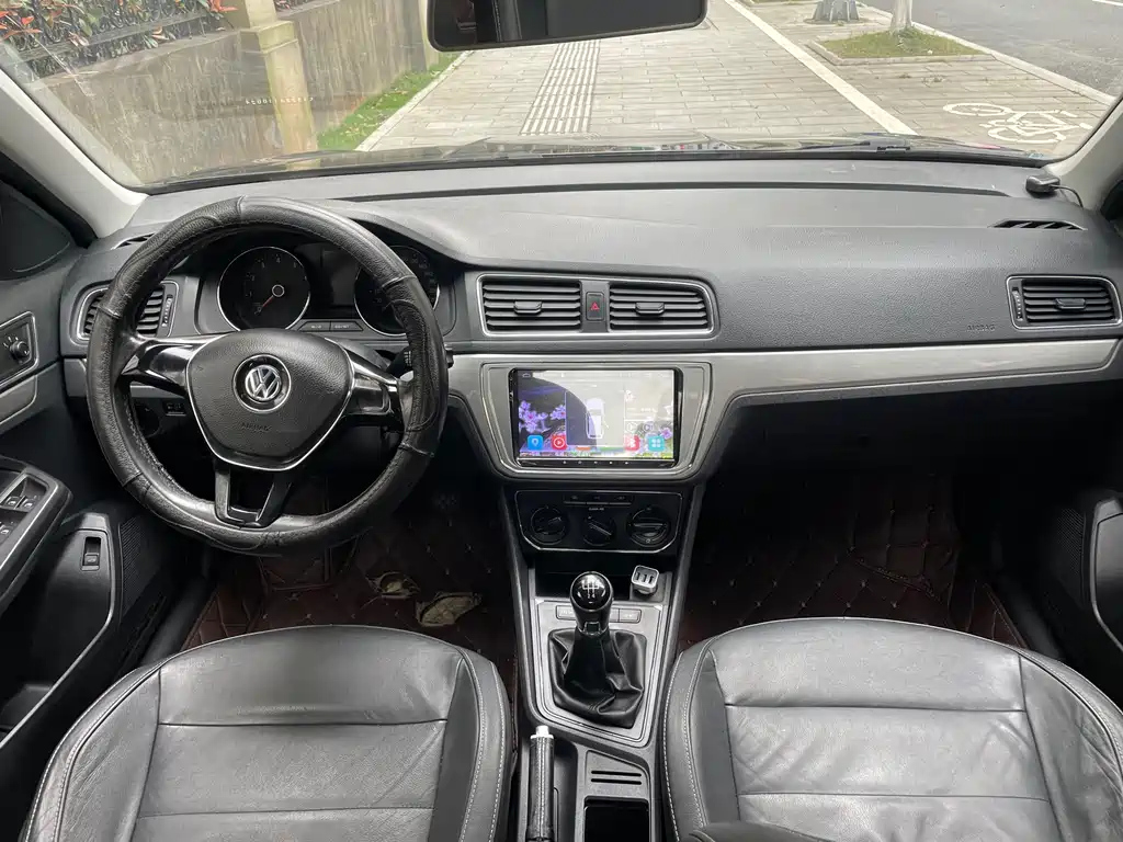 VOLKSWAGEN LAVIDA 2016