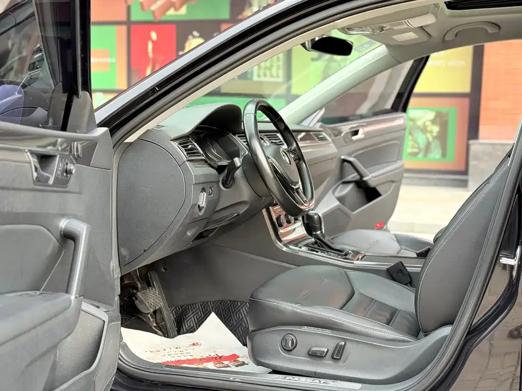 VOLKSWAGEN PASSAT 2017