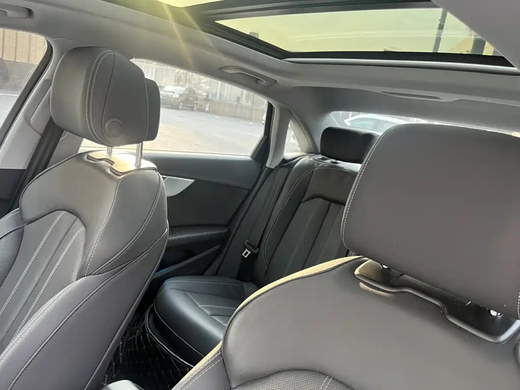 AUDI A4L 2022