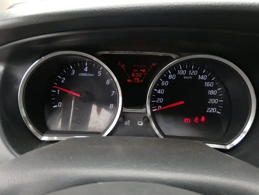 NISSAN LIVINA 2016