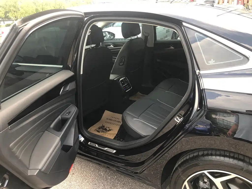 VOLKSWAGEN PASSAT 2024