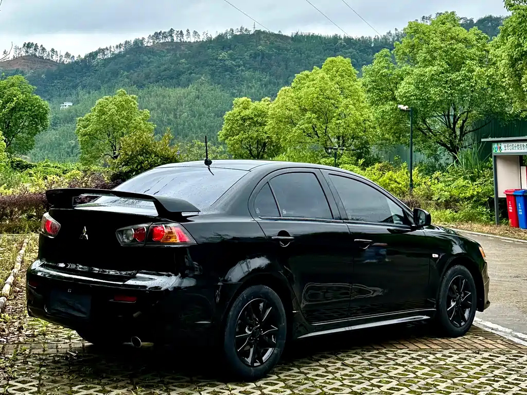 MITSUBISHI LANCER EX 2015