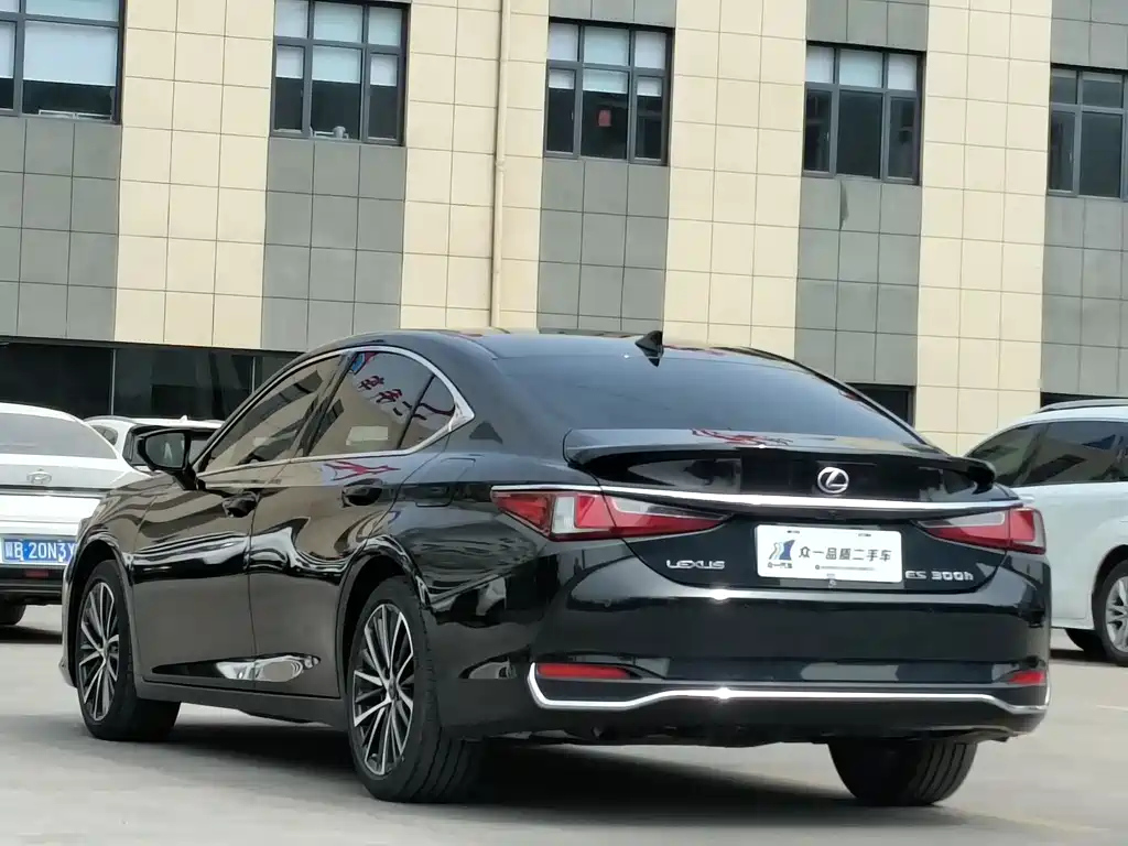 LEXUS ES 2022
