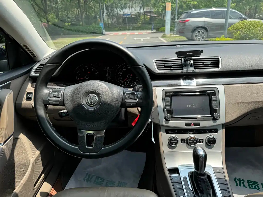 VOLKSWAGEN MAGOTAN 2012