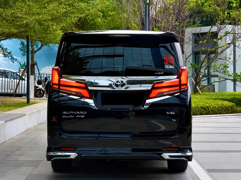 TOYOTA ALPHARD 2017