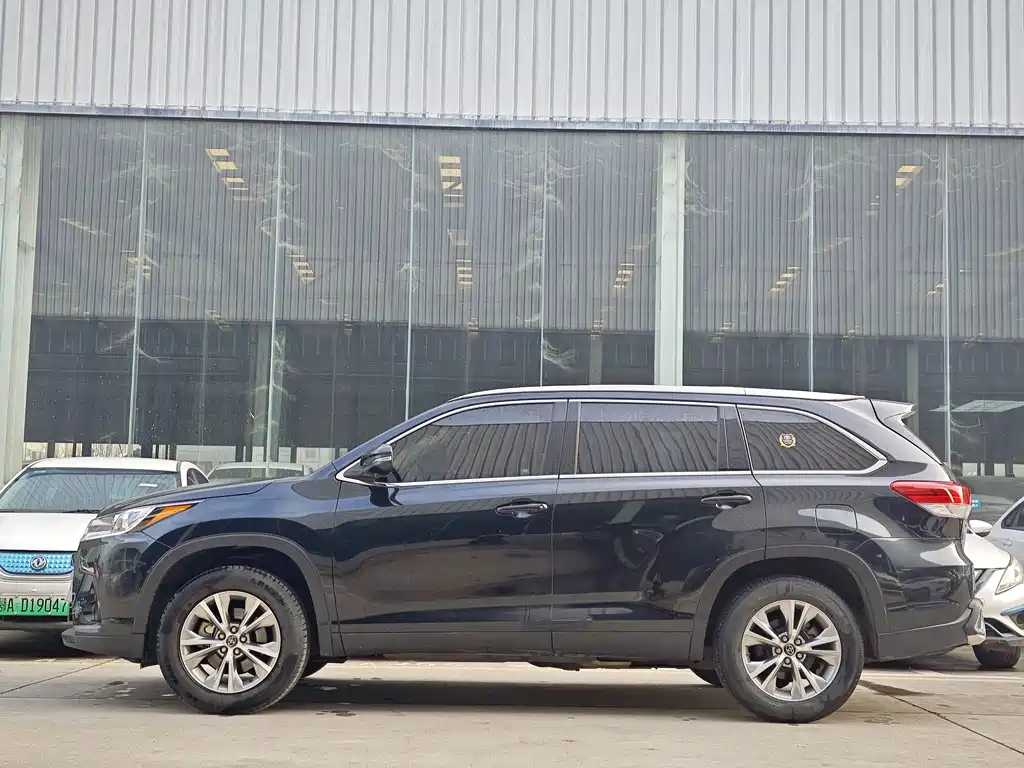 TOYOTA HIGHLANDER 2020