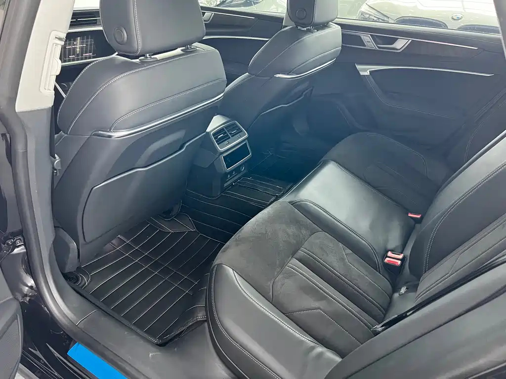 AUDI A7L 2024