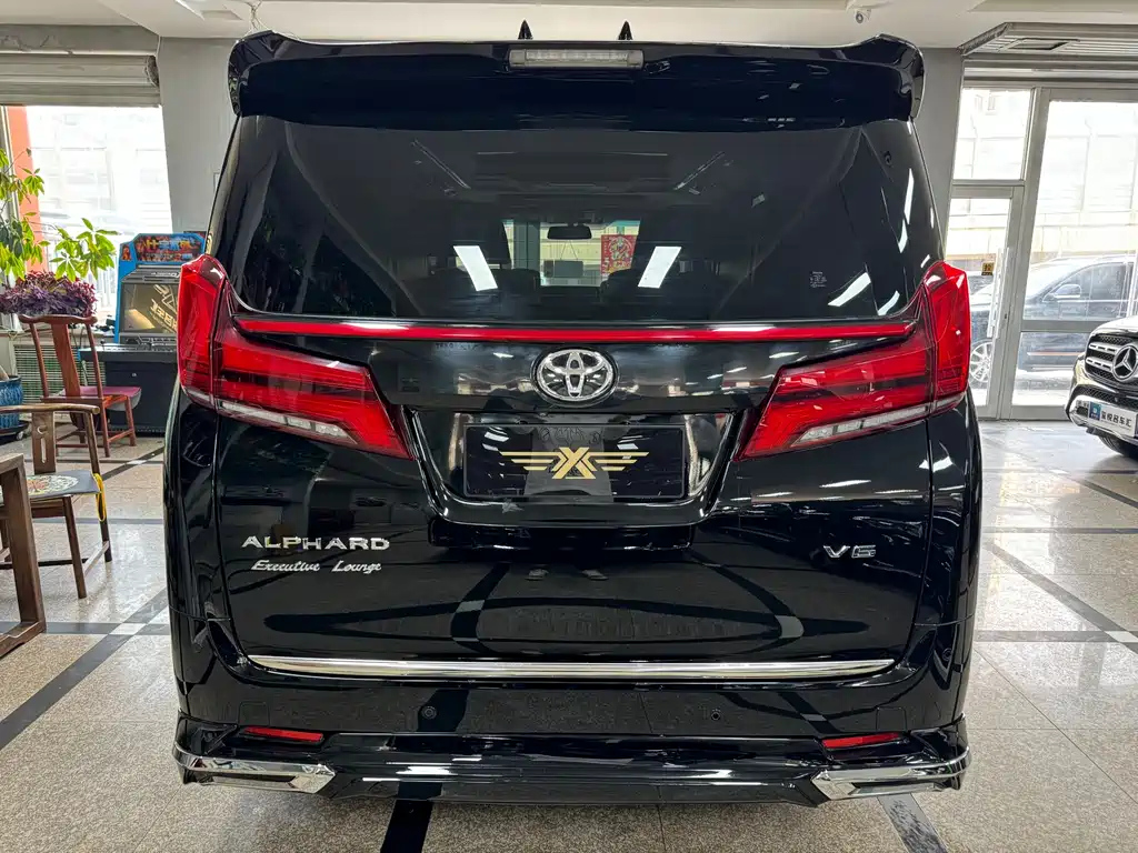 TOYOTA ALPHARD 2017