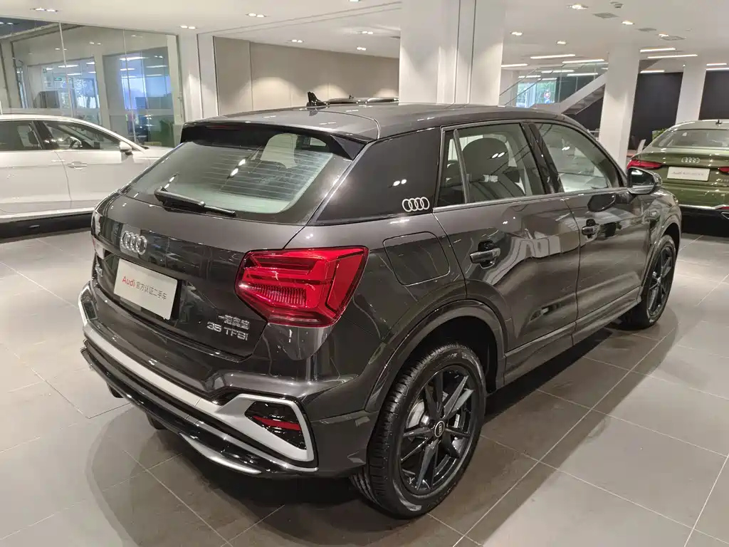 AUDI Q2L 2024