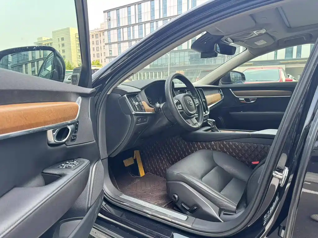 VOLVO S90 2019