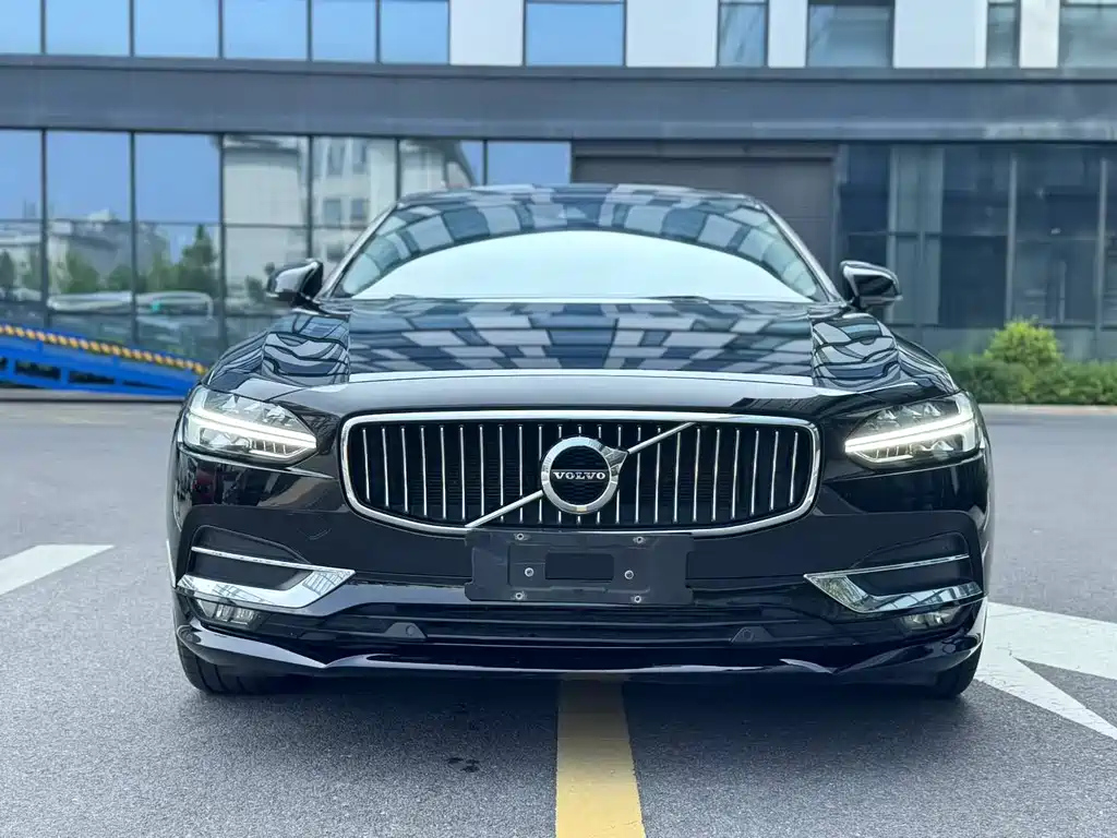 VOLVO S90 2019