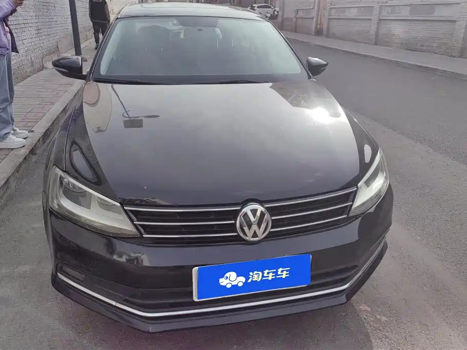 VOLKSWAGEN SAGITAR 2015