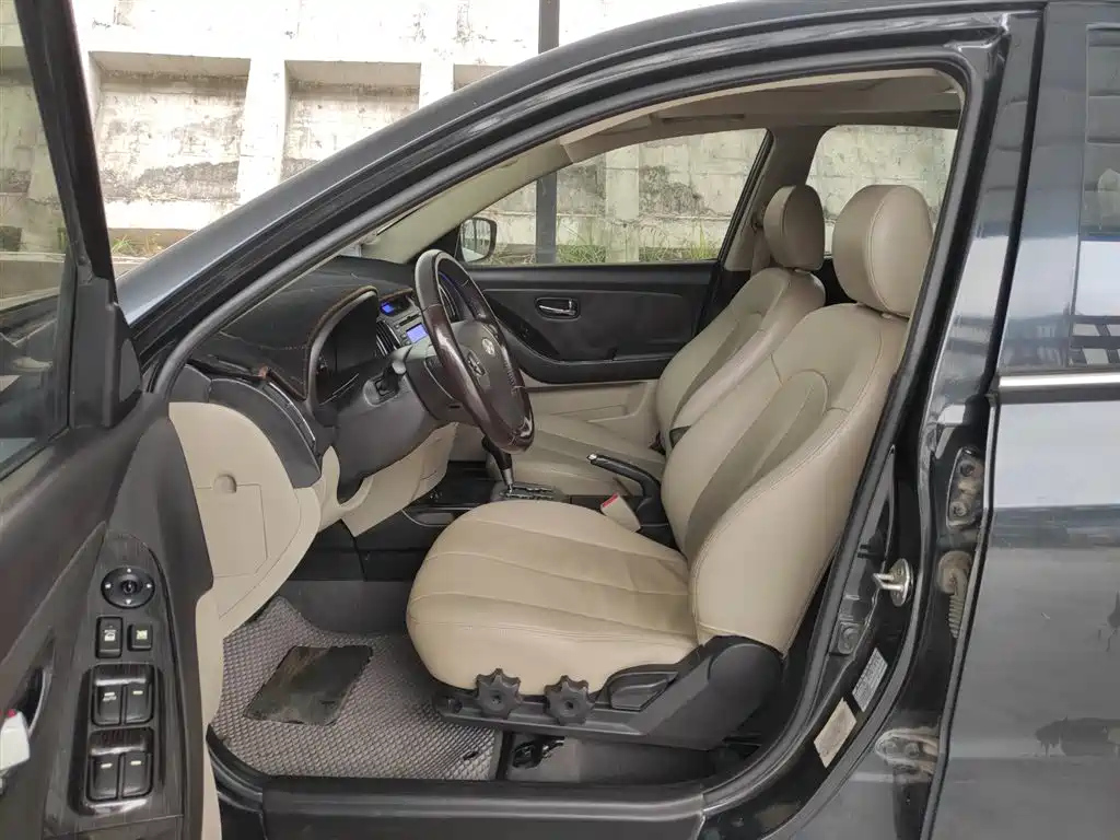 HYUNDAI CELESTA 2012