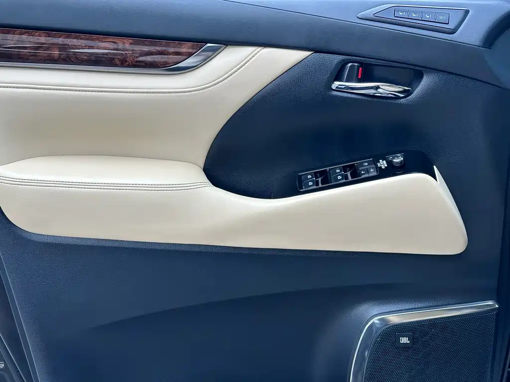 TOYOTA ALPHARD 2018