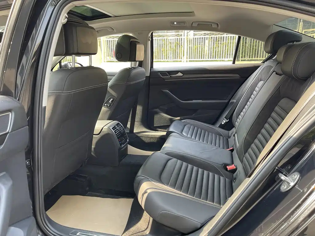 VOLKSWAGEN MAGOTAN 2020