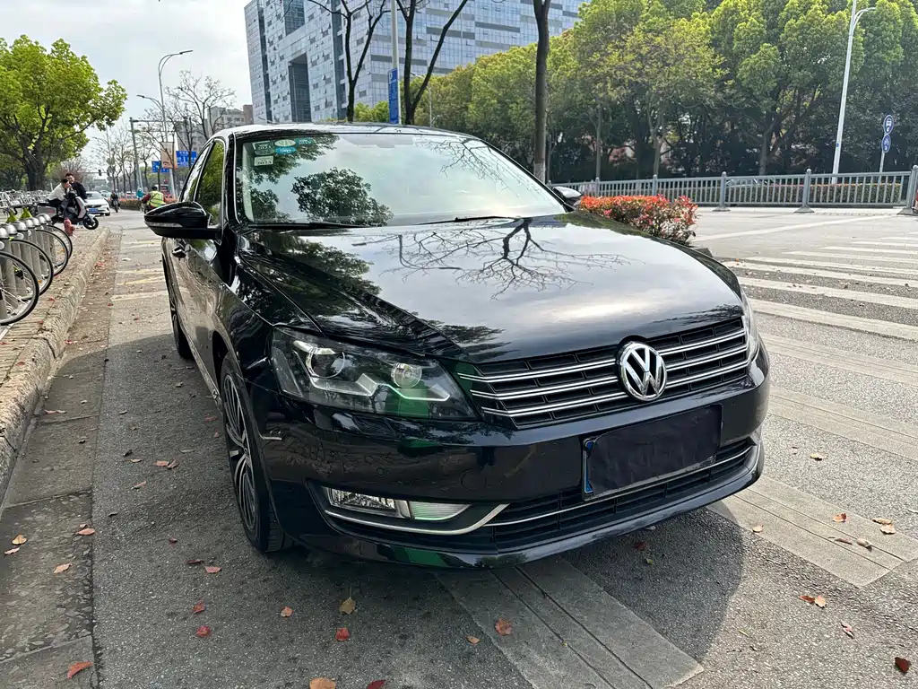 VOLKSWAGEN PASSAT 2015