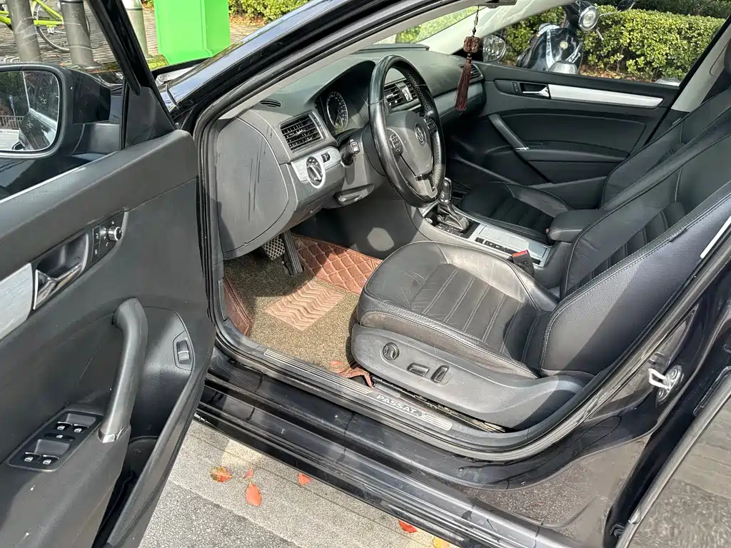 VOLKSWAGEN PASSAT 2015