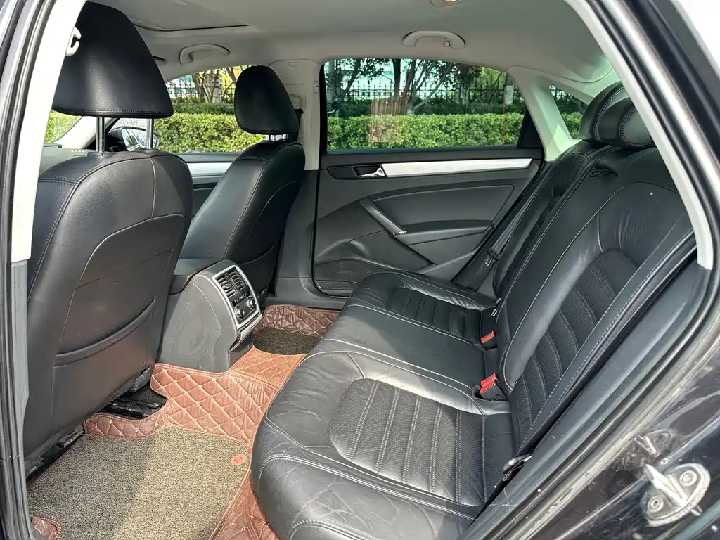 VOLKSWAGEN PASSAT 2015
