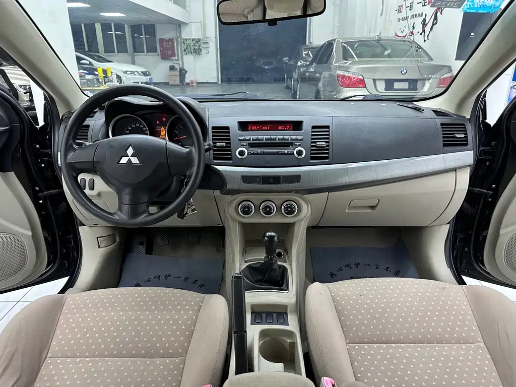 MITSUBISHI LANCER EX 2011