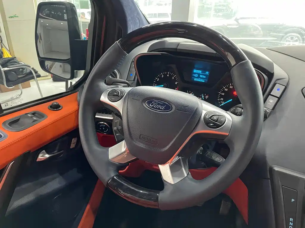 FORD TOUREO 2021