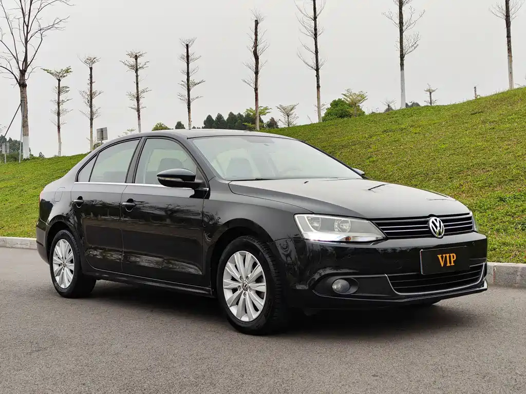 VOLKSWAGEN SAGITAR 2014