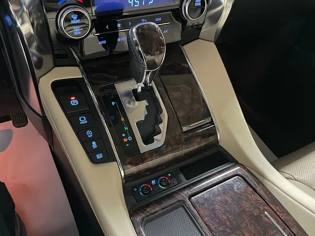 TOYOTA ALPHARD 2018