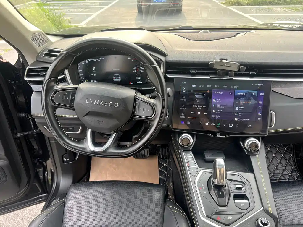 LYNK&CO 05 2020