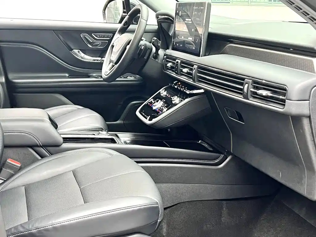LINCOLN ADVENTURER 2022