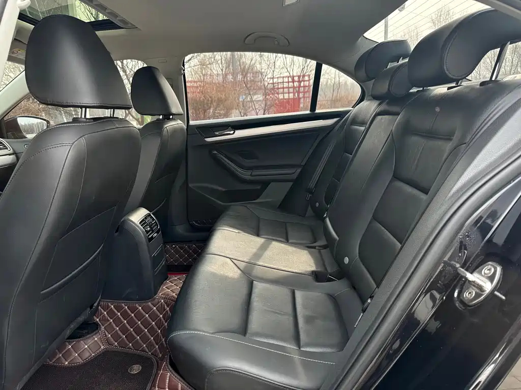 VOLKSWAGEN SAGITAR 2018