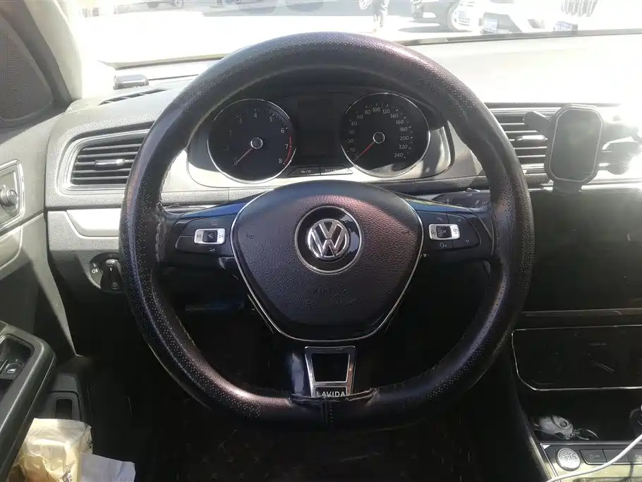 VOLKSWAGEN LAVIDA 2017