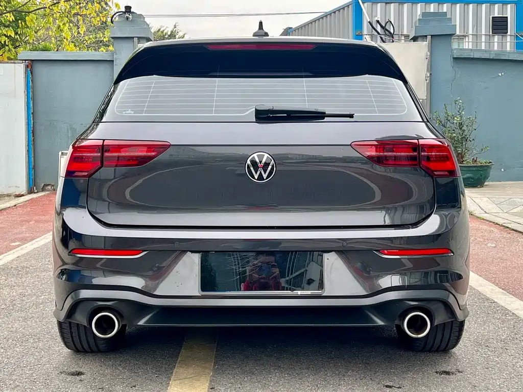 VOLKSWAGEN GOLF 2023