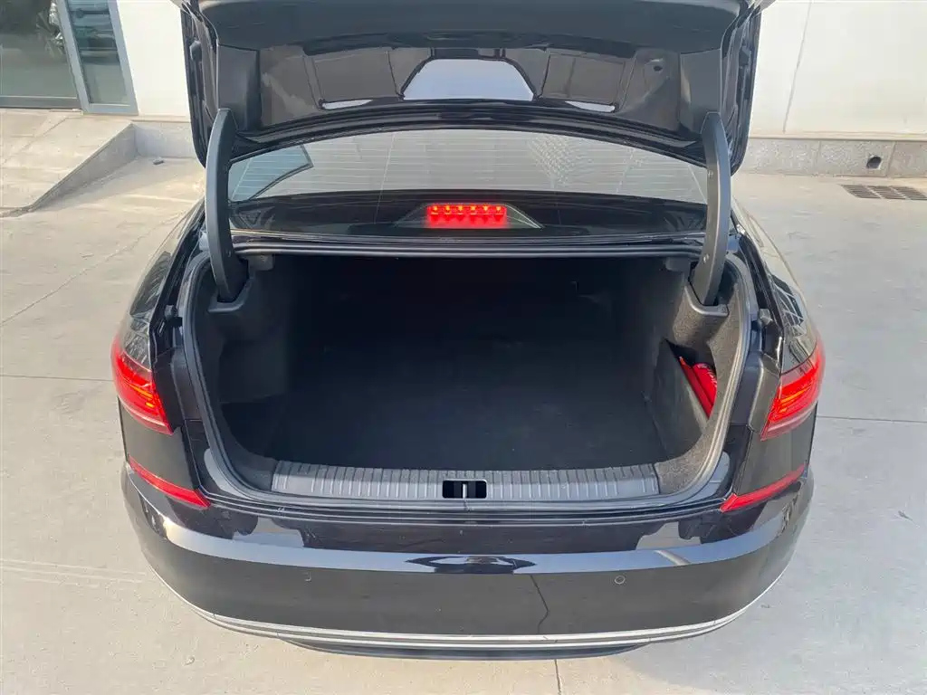 VOLKSWAGEN PASSAT 2022
