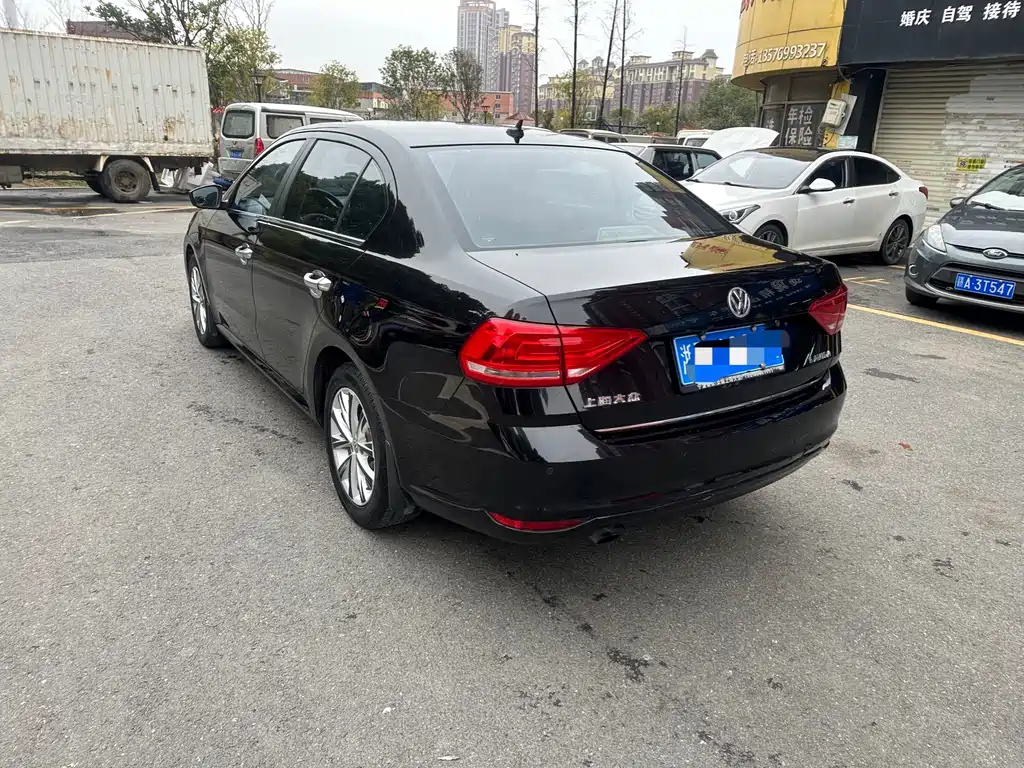 VOLKSWAGEN LAVIDA 2016