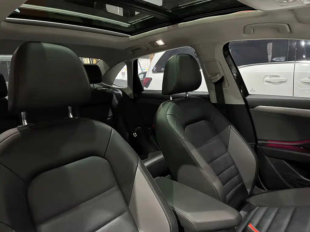 VOLKSWAGEN SAGITAR 2020