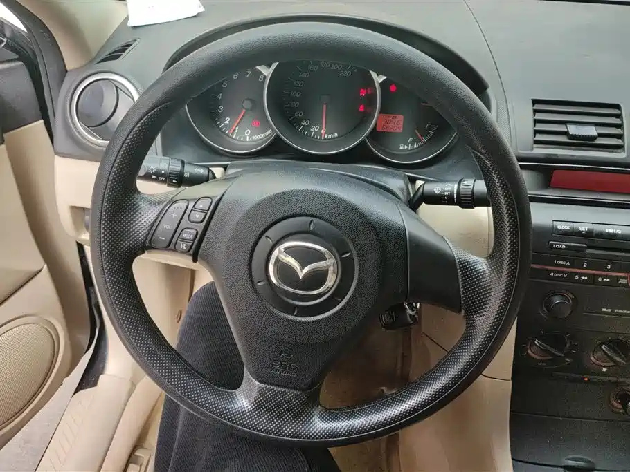 MAZDA 3 2010