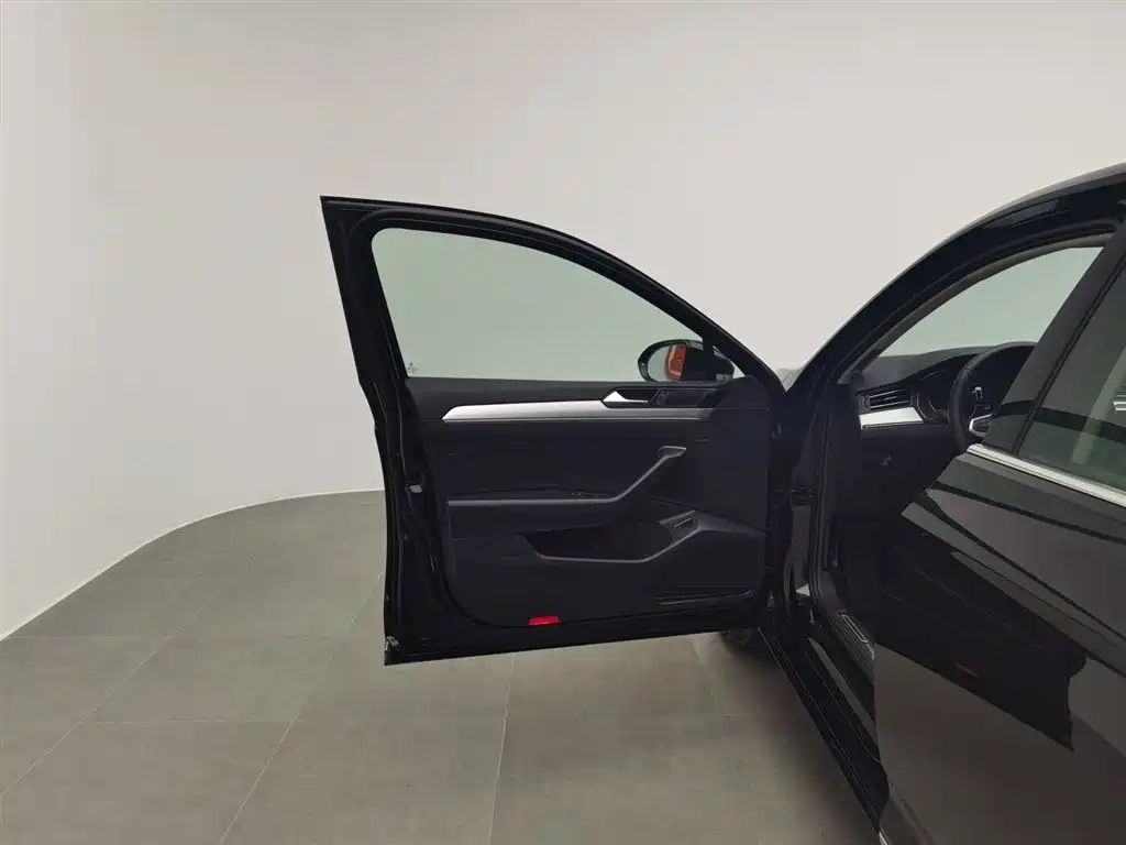 VOLKSWAGEN MAGOTAN 2022
