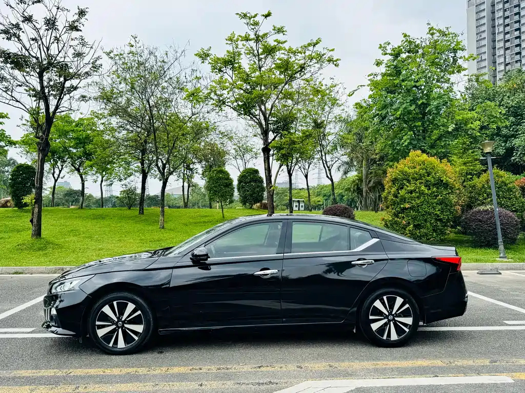 NISSAN TEANA 2020