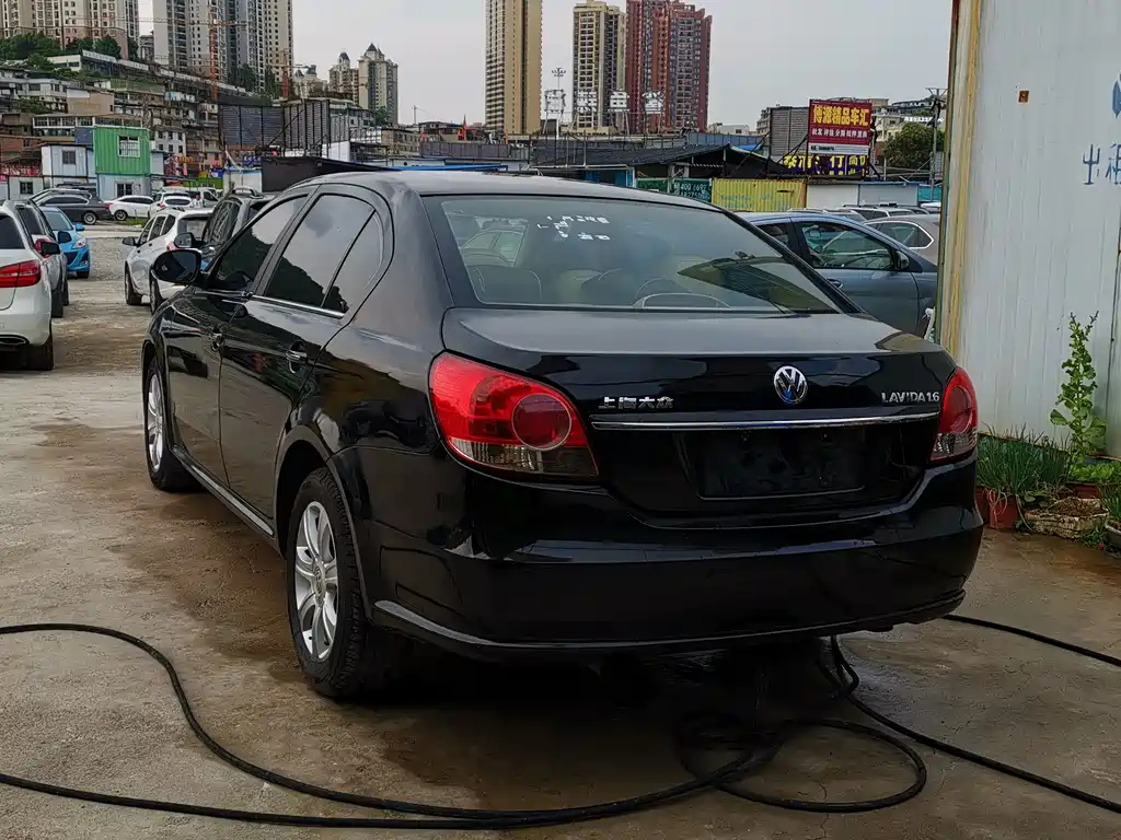 VOLKSWAGEN LAVIDA 2010