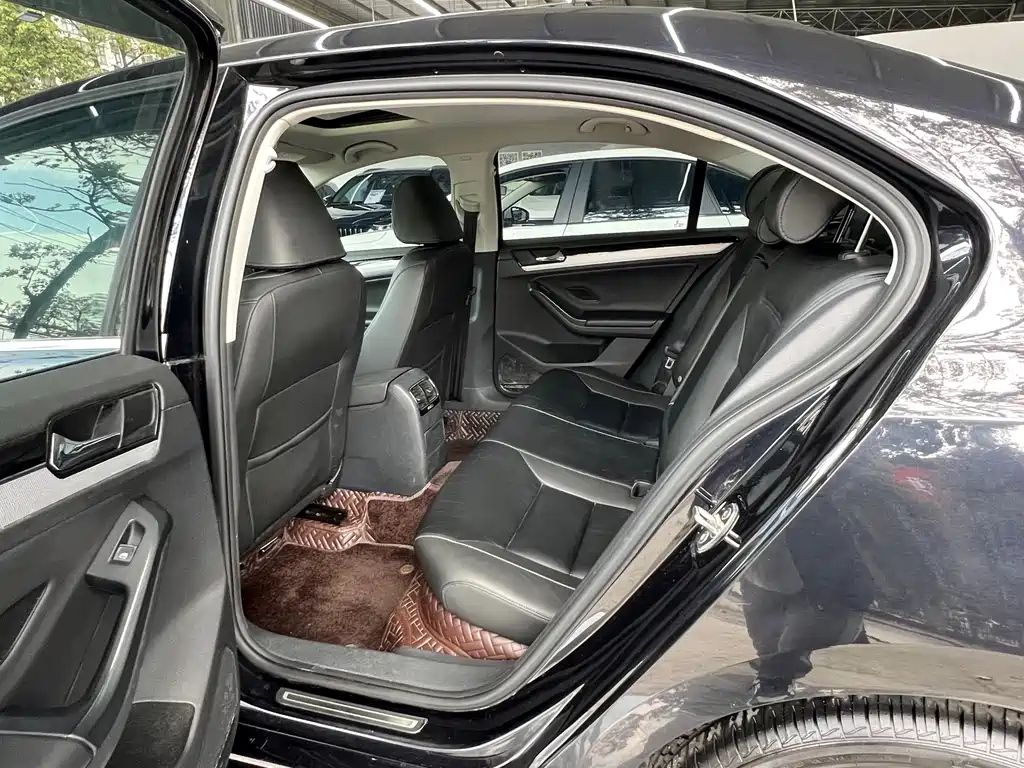 VOLKSWAGEN SAGITAR 2018